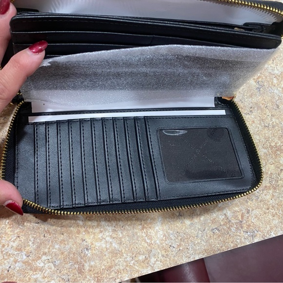 Michael Kors Jet Set Large Travel Continental Black Wallet NWT - Picture 4 of 10